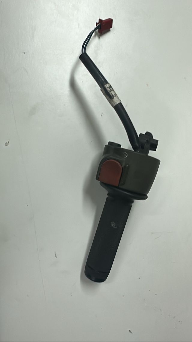 Piña derecha yamaha aerox