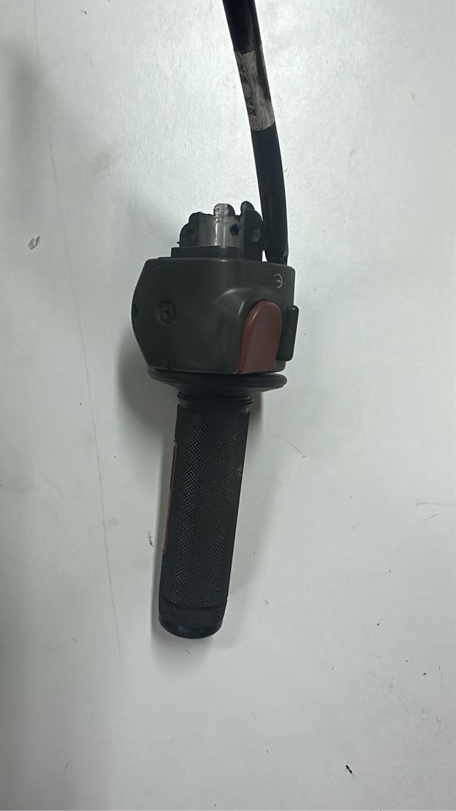 Piña derecha yamaha aerox