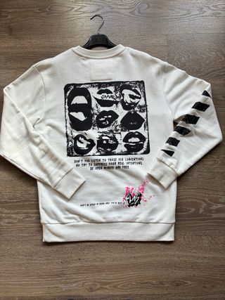 Sudadera blanca con estampado