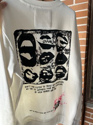 Sudadera blanca con estampado