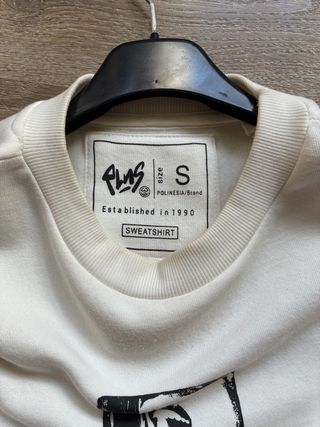 Sudadera blanca con estampado