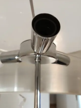 Lámpara de mesa o salón. Grande, plateada