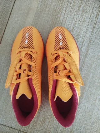 Botas de fútbol niño talla 30 naranja