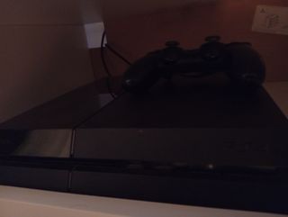 PS4 (PlayStation 4) Negra + Mando