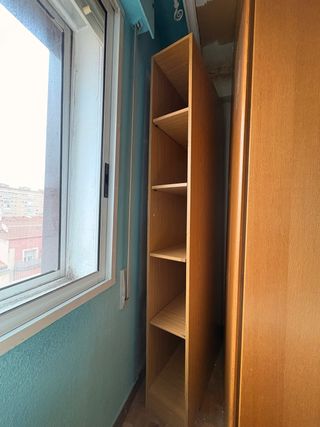 Estantería de madera