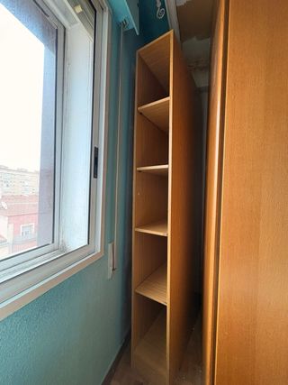 Estantería de madera