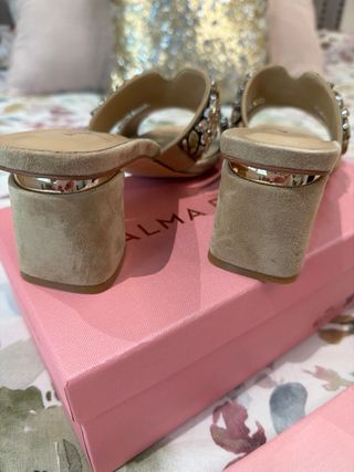 Sandalias Alma en Pena Beige y Doradas