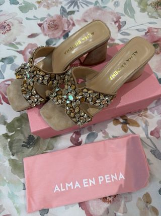 Sandalias Alma en Pena Beige y Doradas