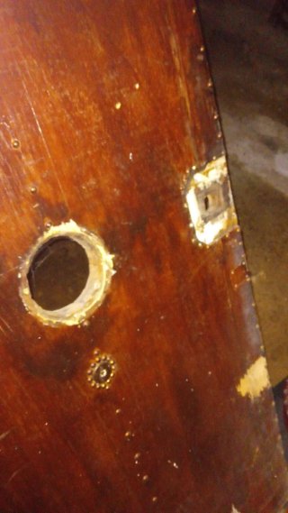 Puerta antigua de madera sin marco.