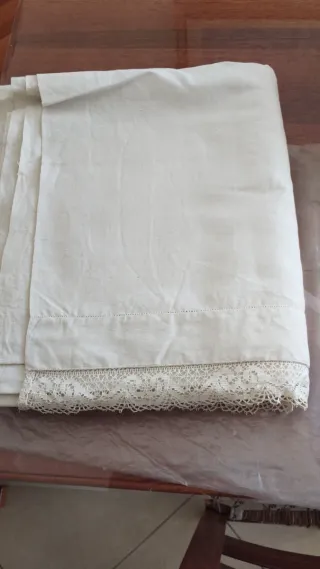 Lenzuolo matrimoniale con pizzo beige