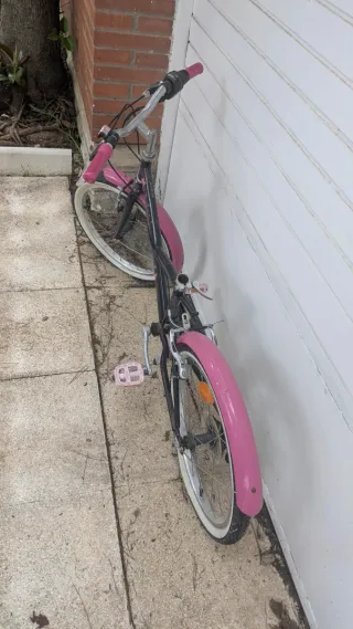 Bicicleta infantil B'Twin rosa y negra