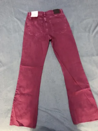 Pantalones Bershka rojos acampanados