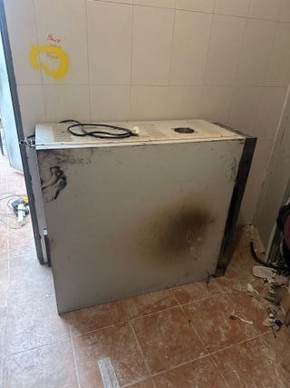 Cocina de gas y 3 hornos para pizza