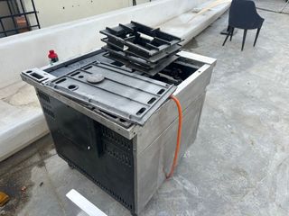 Cocina de gas y 3 hornos para pizza