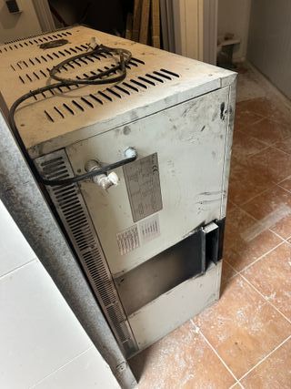 Cocina de gas y 3 hornos para pizza