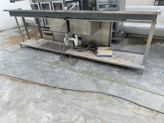 Cocina de gas y 3 hornos para pizza