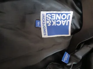 Chaqueta acolchada beige y negra