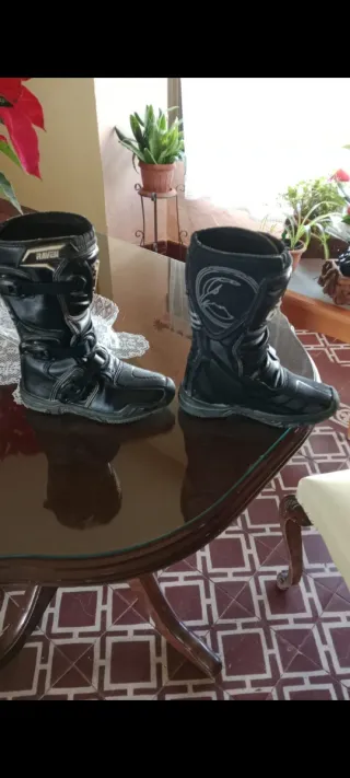 Botas Motocross Negras Talla n34. Botas de niño