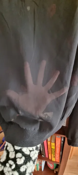 Bomber gasa con labios bordados