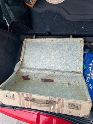 Maleta antigua decorativa