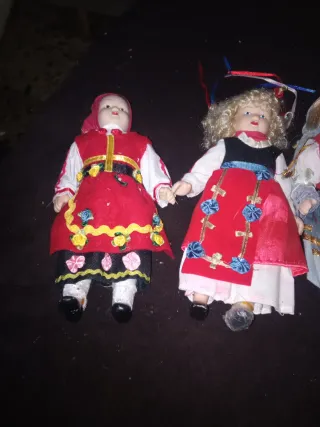 Muñecas antiguas vestidas
