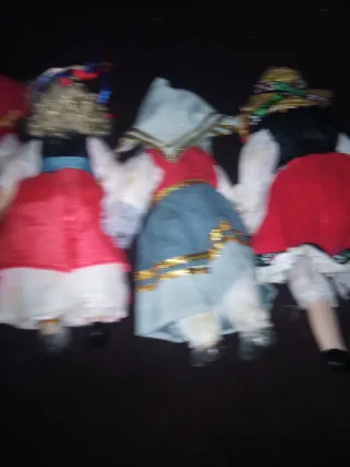 Muñecas antiguas vestidas