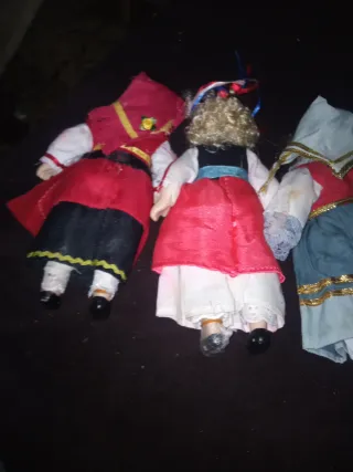 Muñecas antiguas vestidas