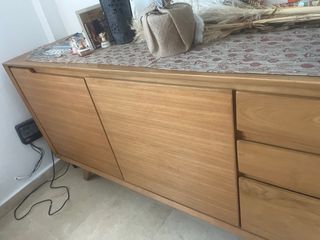Aparador de madera moderno