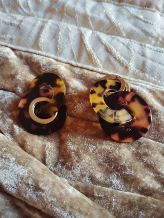 Pendientes carey y dorados