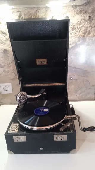 Gramola antigua principios siglo XX