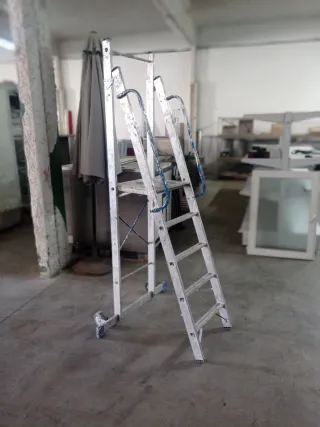 Escalera aluminio multiusos plegable