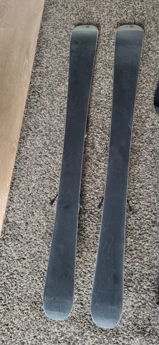 Esquís Rossignol Comp y Bastones