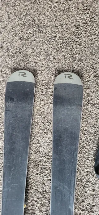 Esquís Rossignol Comp y Bastones