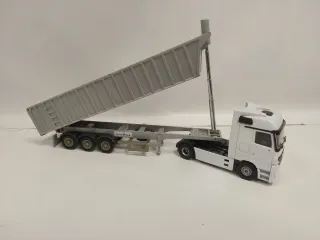 Camión Mercedes y Tisvol Joal