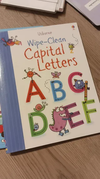 Puzzle letras madera Verbaudet y libro Usborne