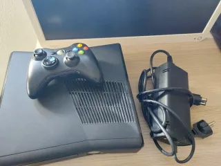 Xbox 360 + juegos y mando