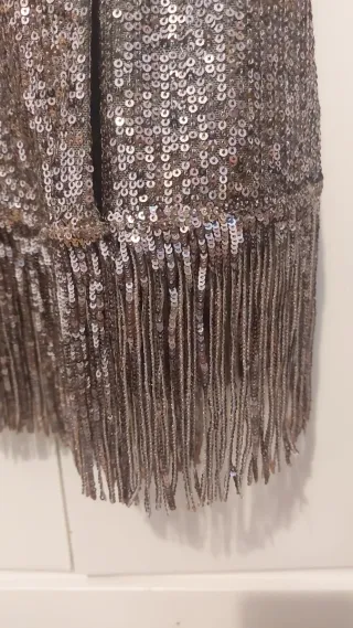 Vestido Stradivarius lentejuelas flecos M