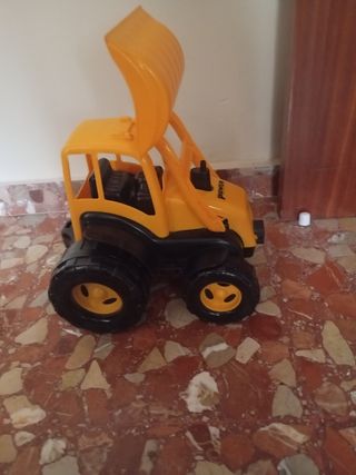 Tractor de juguete amarillo