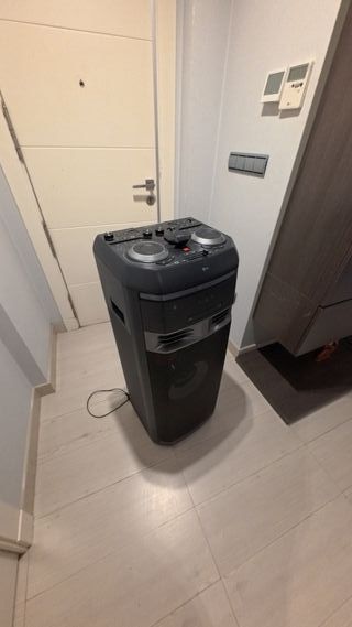 Altavoz LG Party con Mesa DJ Integrada