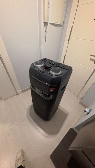 Altavoz LG Party con Mesa DJ Integrada