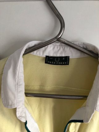 Polo Fred Perry Mujer Amarillo Pastel
