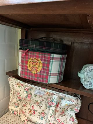 Mueble madera y mármol blanco antiguo