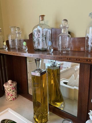 Mueble madera y mármol blanco antiguo