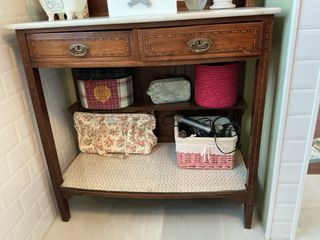 Mueble madera y mármol blanco antiguo