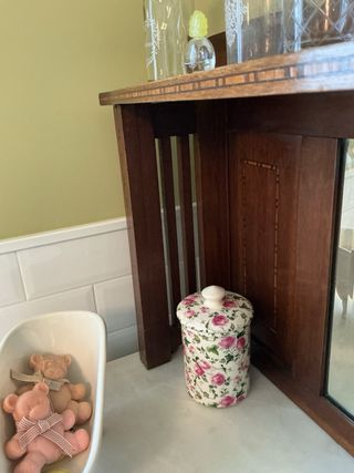 Mueble madera y mármol blanco antiguo