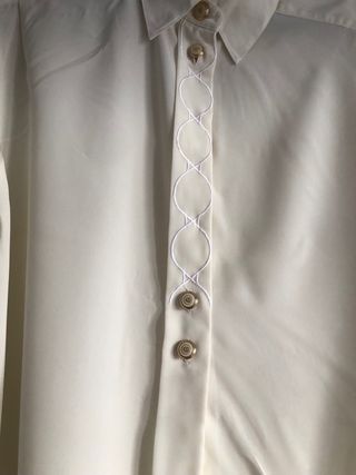 Camisa vintage crema detalles dorados