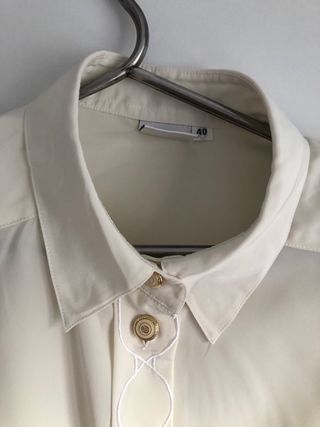 Camisa vintage crema detalles dorados