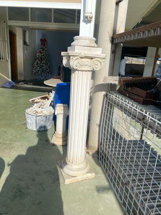 Pilares de escayola decorativos