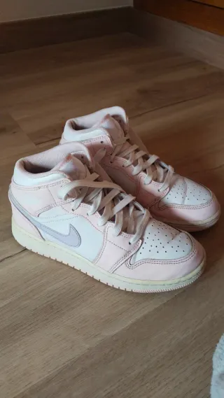 Zapatillas Nike Jordan Mid Rosa y Blanco