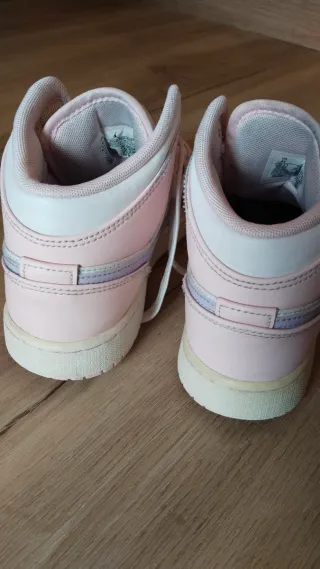 Zapatillas Nike Jordan Mid Rosa y Blanco